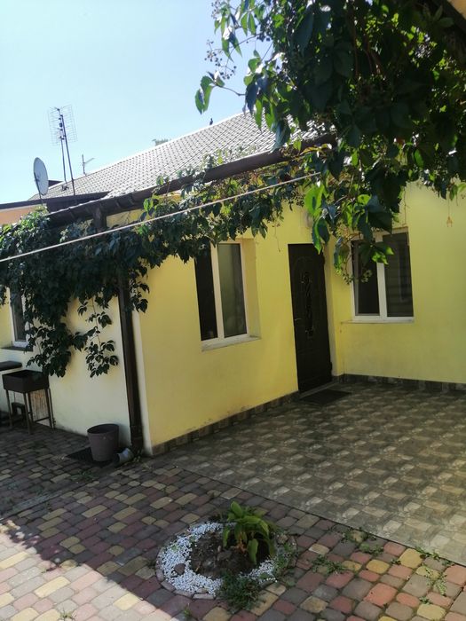 Продам будинок і земельну ділянку