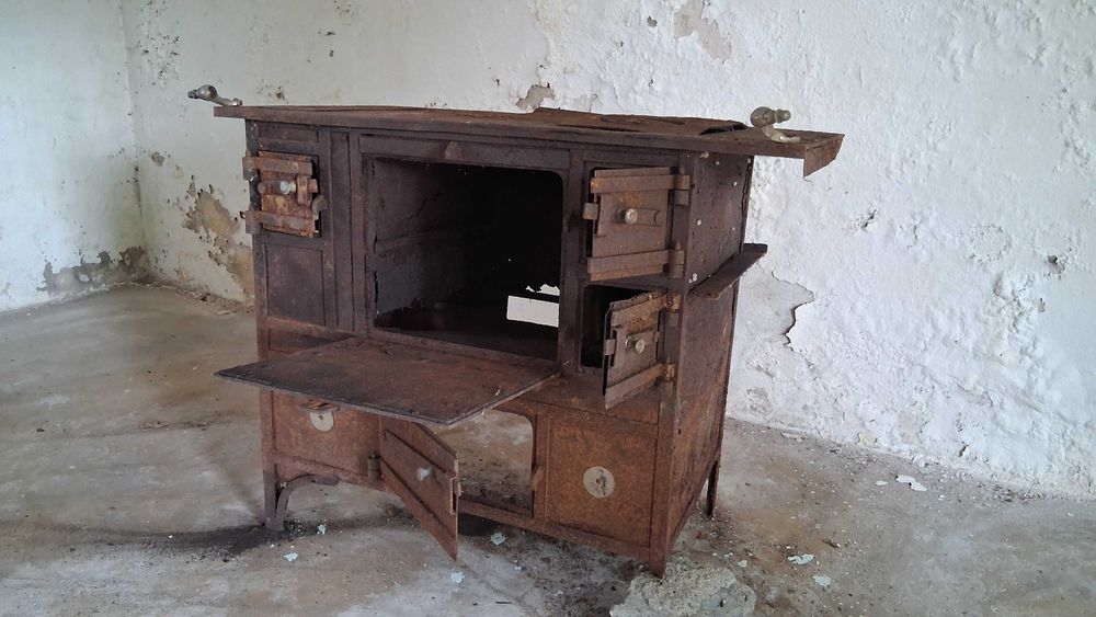 Fogão a lenha antigo