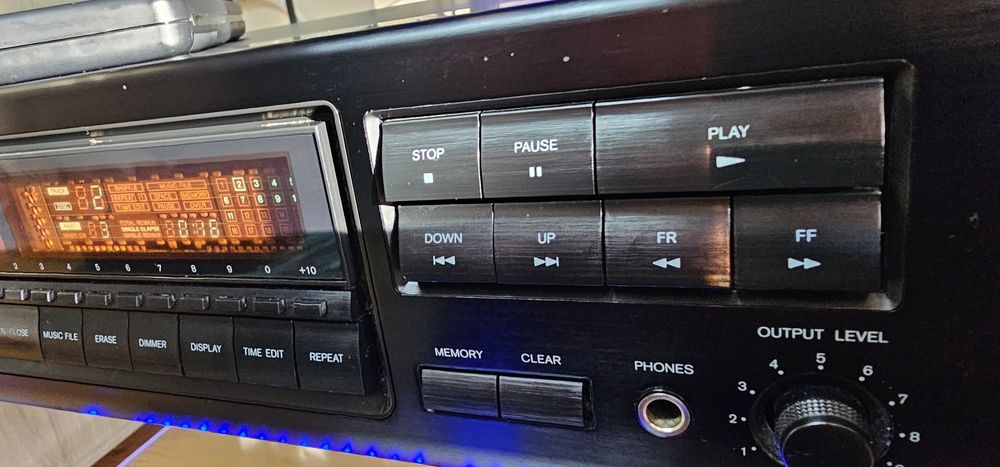 ONKYO DX-704 CDP + oryginalny pilot-bdb.stan