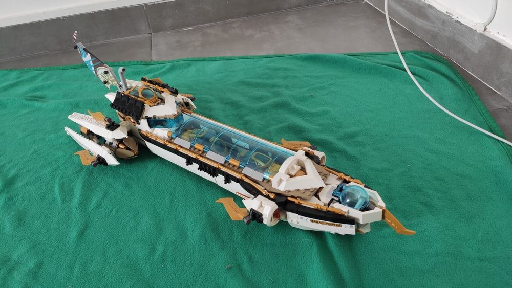 Assembled LEGOS (various models)64585561508610121