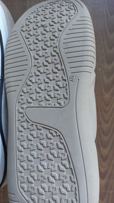 Damskie obuwie sportowe wsuwane oddychające 40