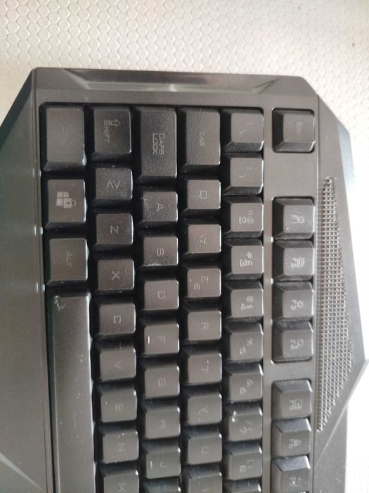 Gaming Keyboard 100% in Excellent Condition – Dimensions 46 cm x 19 cm64752391635715122