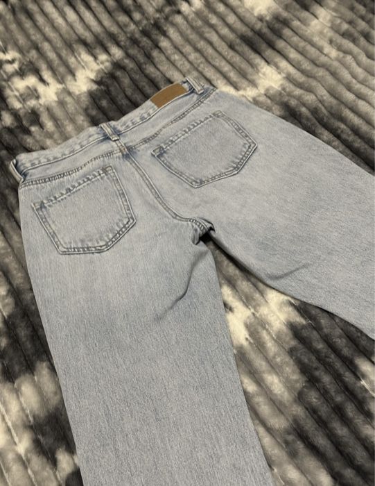 Джинси , блакитного кольору