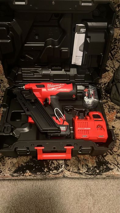 Акумуляторний цвяхозабивач новий м18 fuel