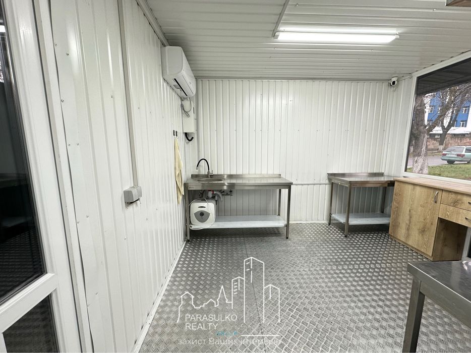 Здам в оренду фасадне приміщення під кафе/фастфуд.