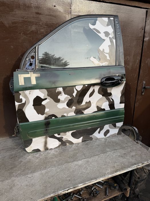 Дверь водителя  карнивал kia carnival 98год