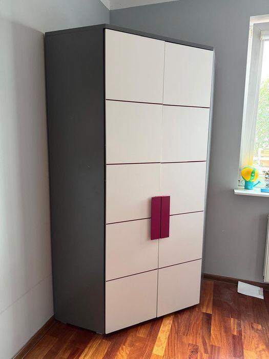 Narożna, pojemna szafa do pokoju dziecięcego