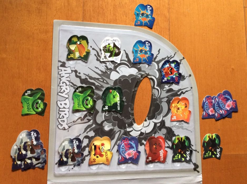 Caderneta Angry Birds (Pelos Ares) +18 discos voadores e Frumania