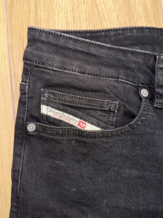 Czarne jeansy Diesel