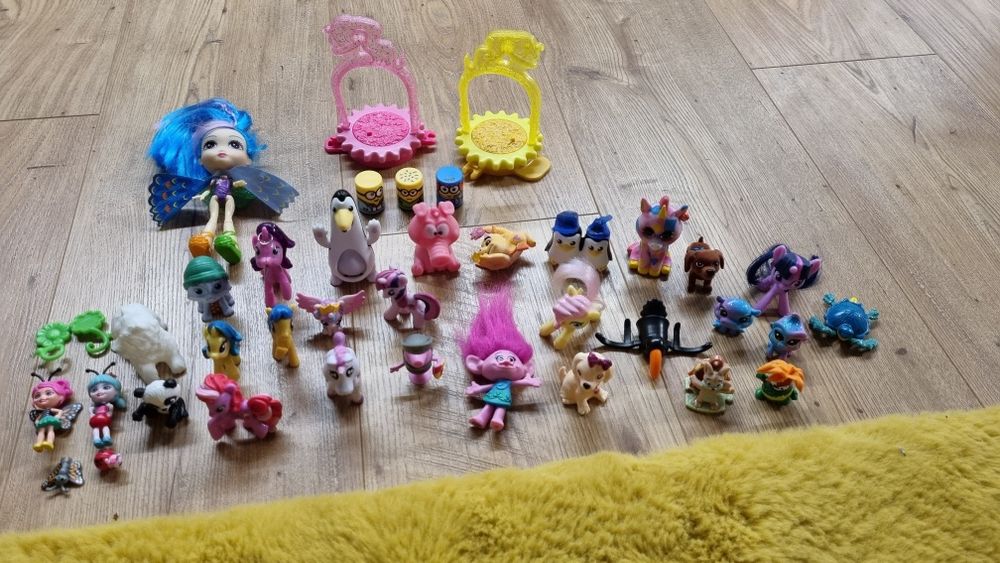 Figurki i laleczki dla dziewczynki całość 25 zł