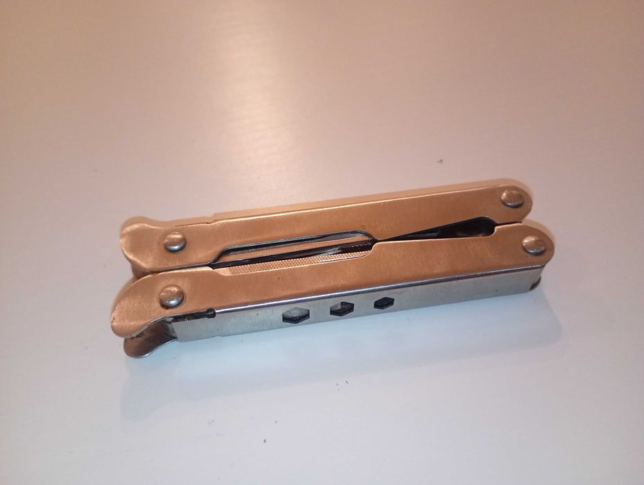 ferramente alicate tipo canivete suiço