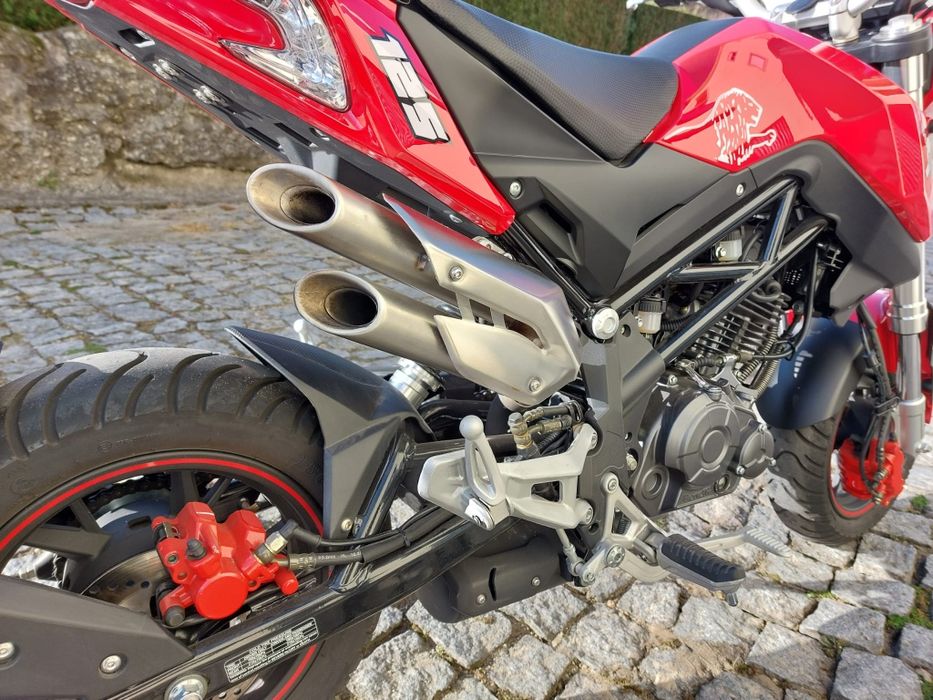 Benelli TNT 125 como nova