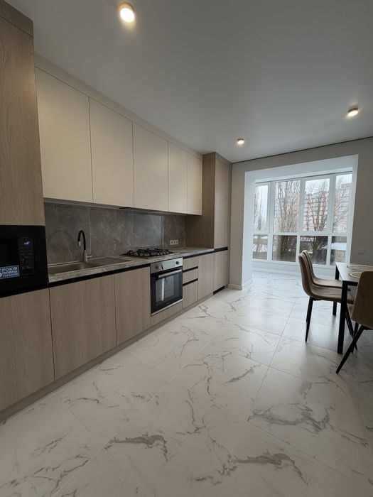 Продаж квартири на Дружбі