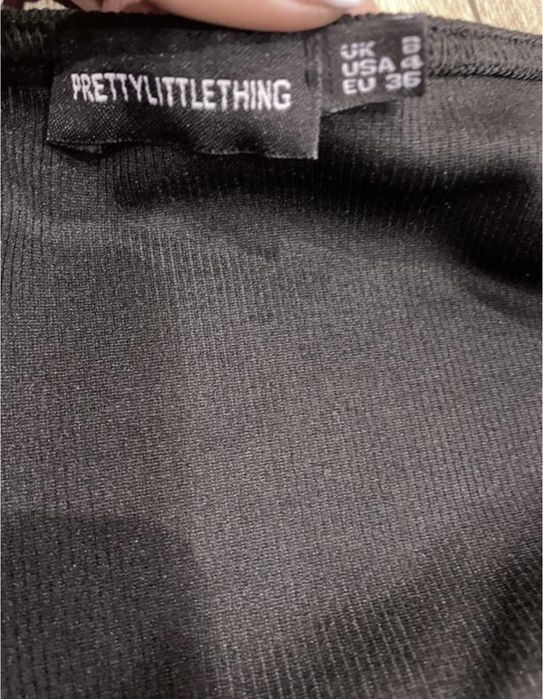 Жіночий чорний комбінезон в рубчик від PrettyLittleThing