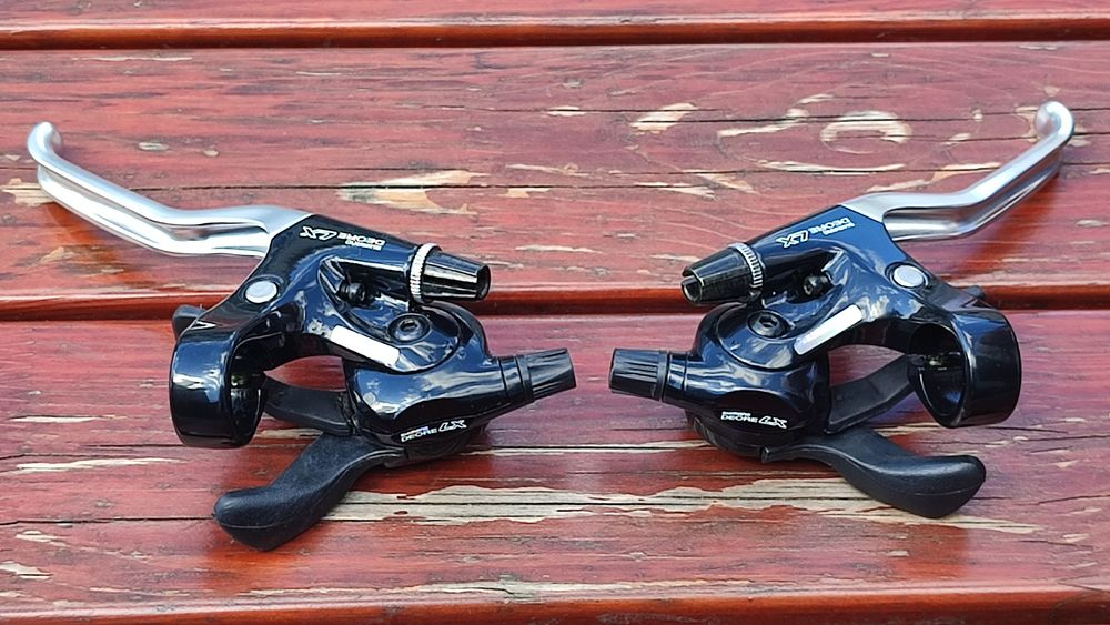 Klamkomanetki Shimano LX  ST-M560 , 7x3s