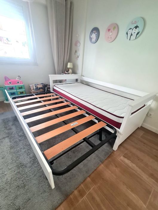 Cama dupla + 2 colchões em ótimo estado