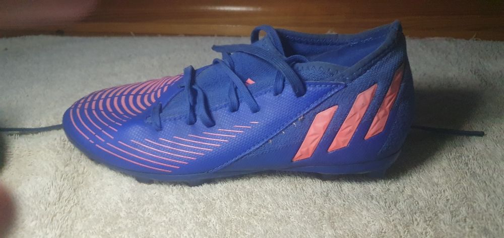 Футбольні бутси adidas predator