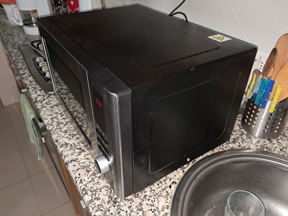 Microondas Qilive grill digital 23L usado