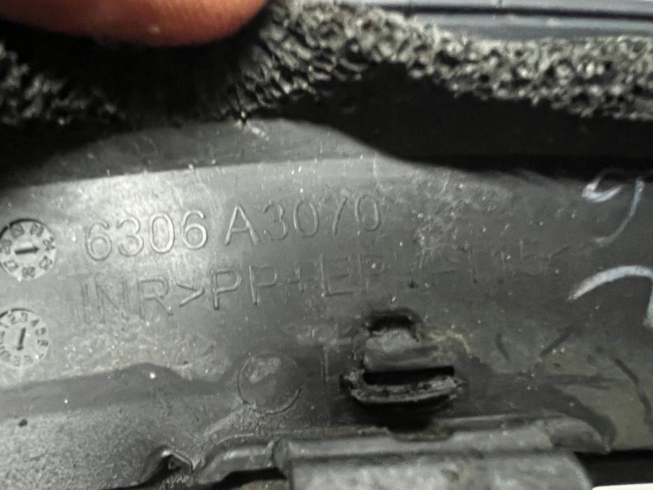 qashqai j12 przód strona prawa listwa nakładka błotnik przedni 6381