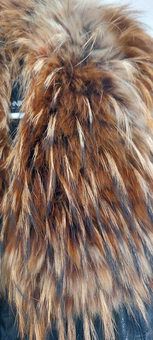 Kurtka ze skory czarna z futrem Ochnik