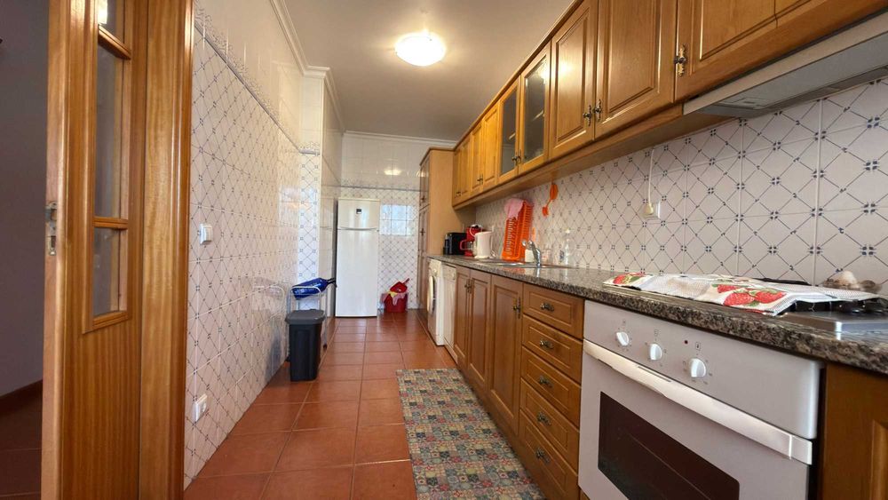 Apartamento T1+1 com varanda e garagem.  A 4 minutos de acesso pedonal à Praia. Buarcos