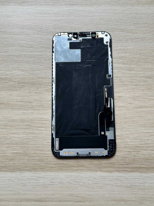 Wyświetlacz do iPhone 12 – oryginalny, piknięty, dotyk działa