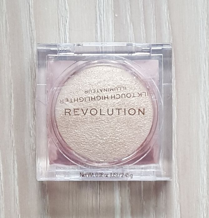 Revolution rozświetlacz do twarzy Golden Gal złoty