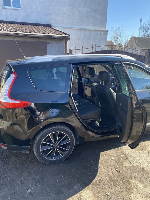 Продам сімейний автомобіль