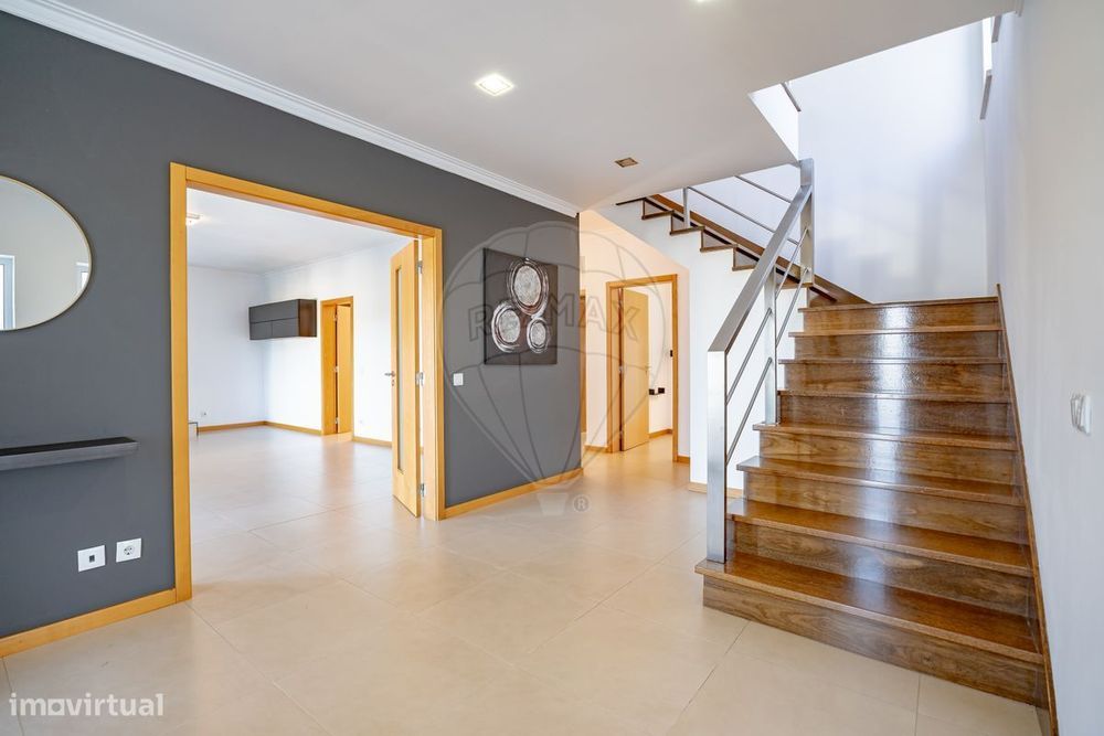 Moradia T4 para venda