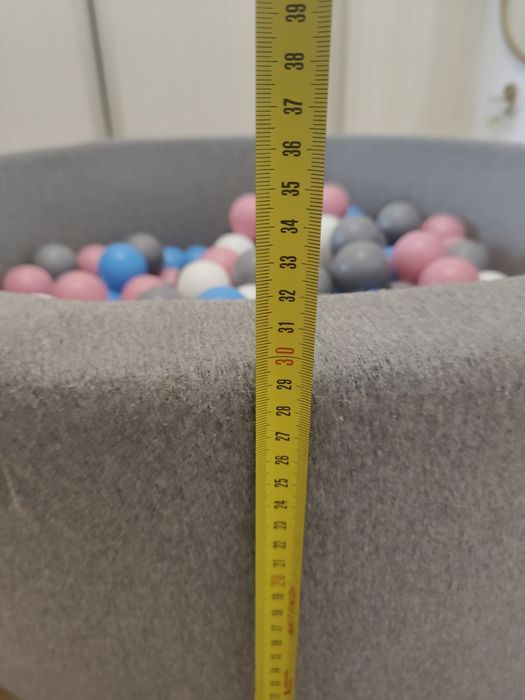 Suchy basen z kulkami