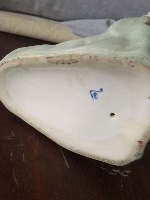 Продам. Порцелянова статуєтка» Дівчина з ромашкою»