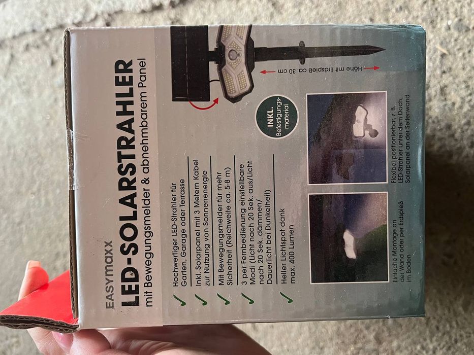 Вуличний ліхтар із сонячною панеллю