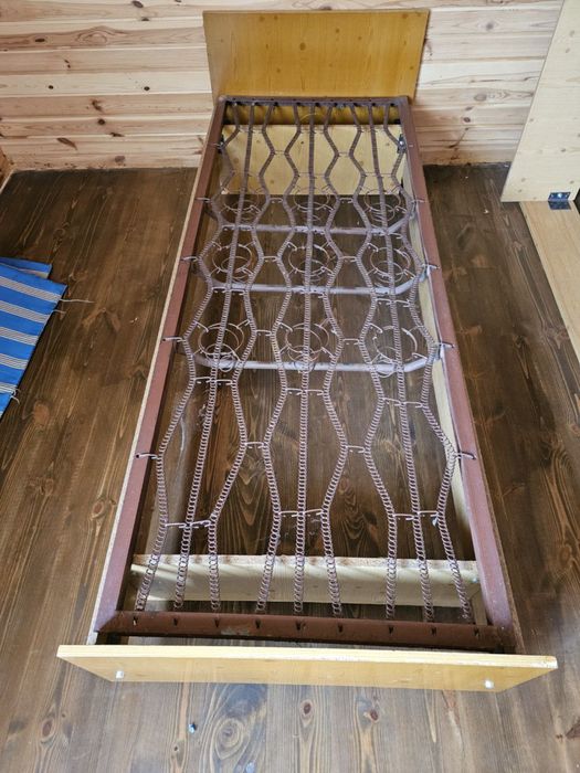 Продам два односпальні ліжка — повний комплект