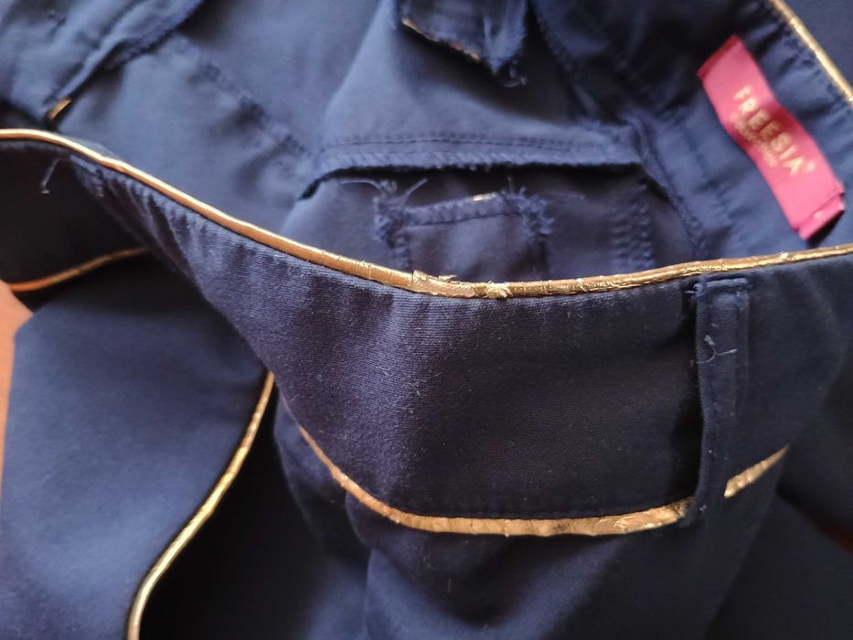 wizytowe spodnie Freesia Collection 38, złota lamówka, do biura