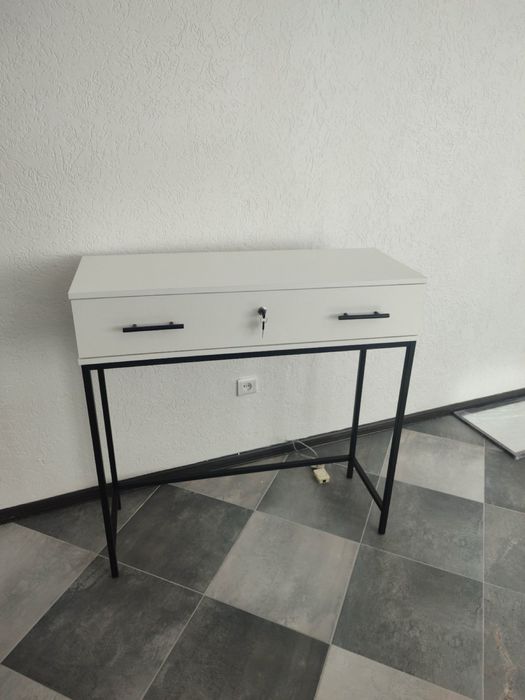 Гримерний стіл візажиста з висувними ящиками в стилі лофт