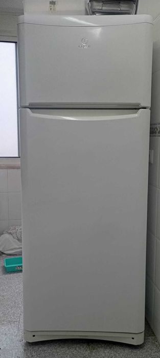 Frigorifico com congelador 415L branco  FUNCIONANDO