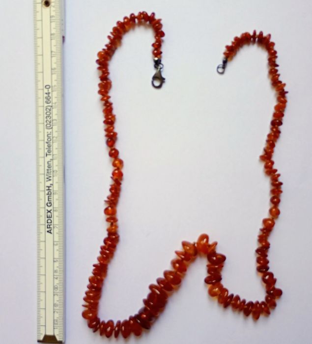 Naszyjnik bursztynowy o długości 63 cm