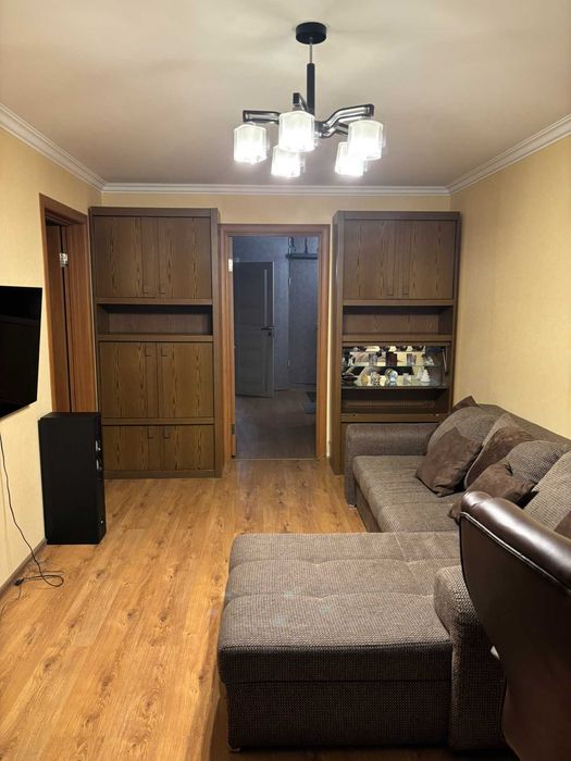 Продам затишну 3 к/к в районі площі Перемоги