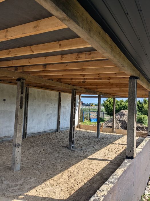 Slupy drewniane betonowe