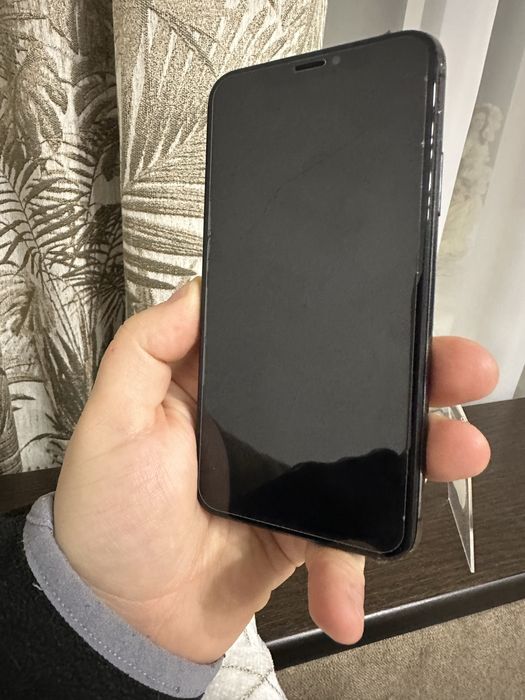 iphone XS не вмикається