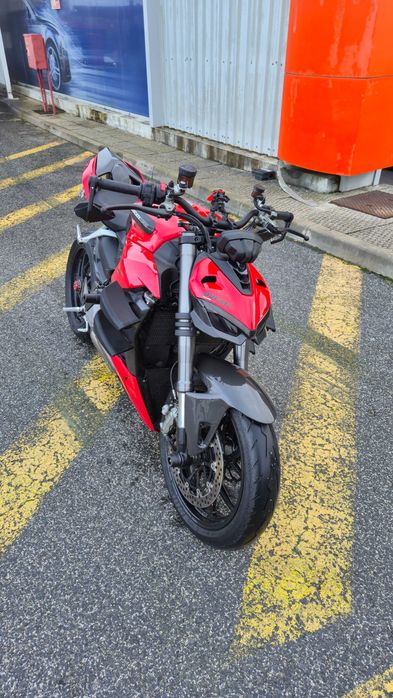 Ducati Streetfighter V2