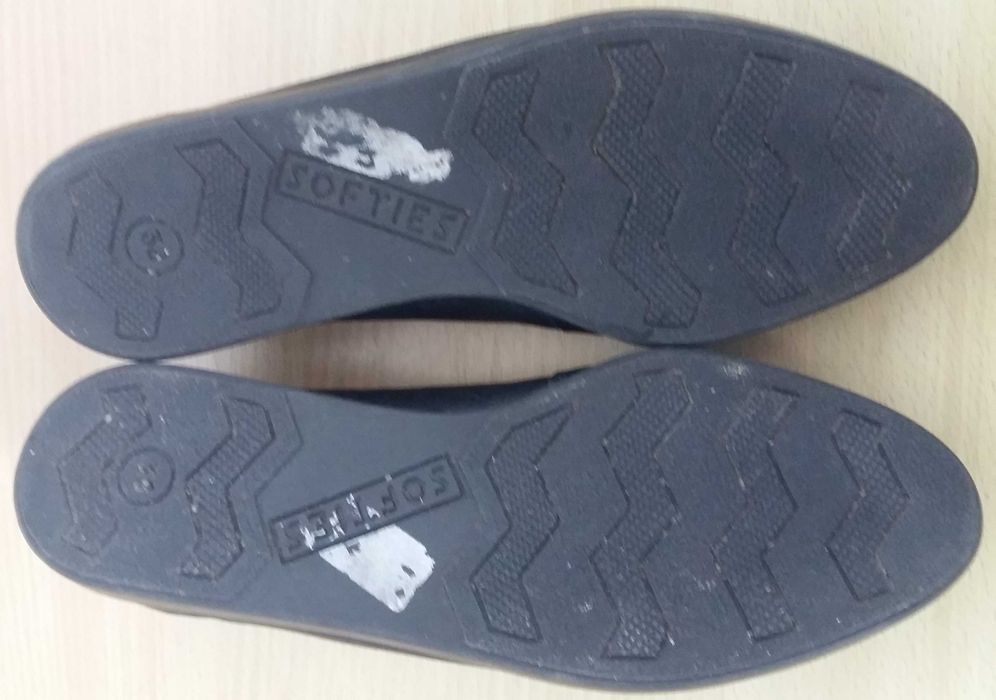 Buty baleriny wiązane czółenka skóra naturalna czarne SOFTIES 38
