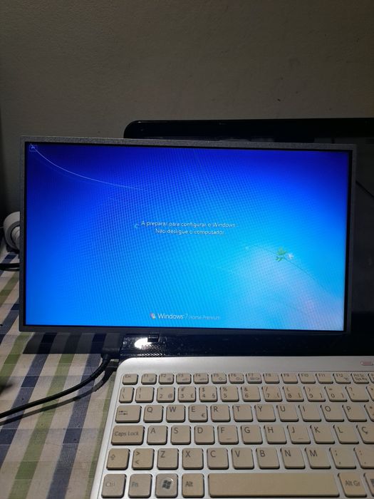 Vendo dois display de 15 6  para  sony vaio Também compatível com Toshiba .