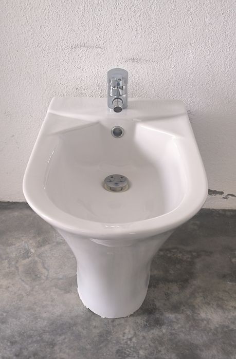 Bidé com Torneira