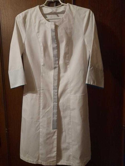 Медичний білий халат
