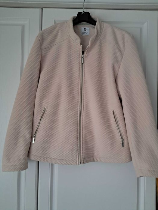 Бомбер жіночий, 52 розмір  на холодну пору року.