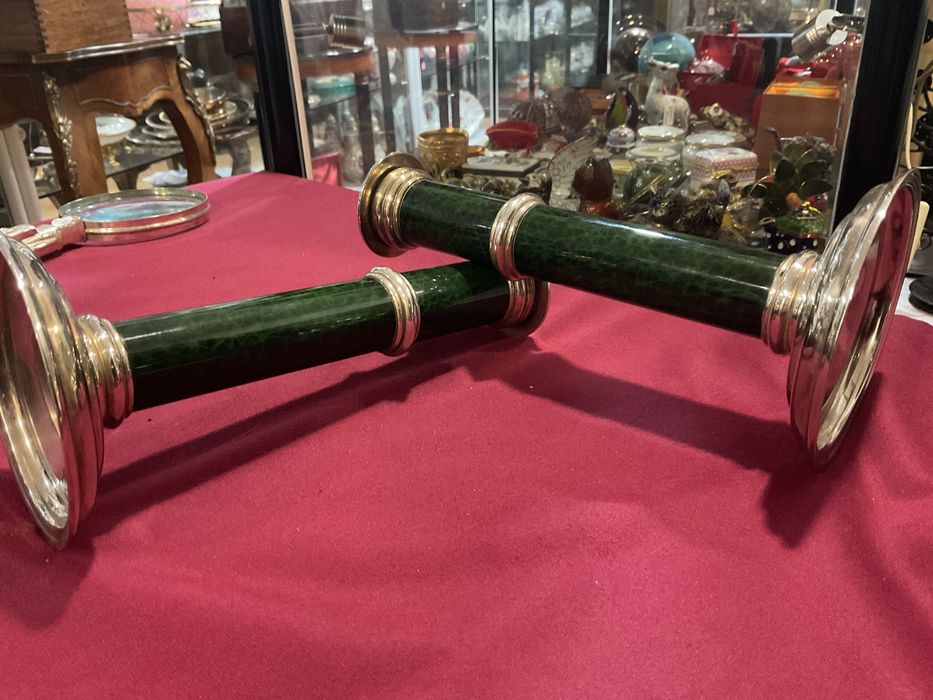 Par de candelabros casquinha italiano 21 cm.    Anúncios abaixo