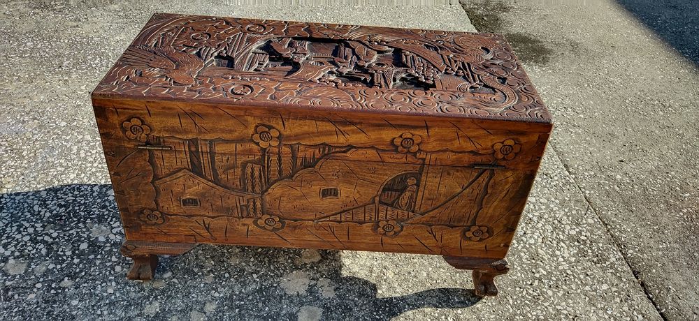 Arca em madeira de cânfora