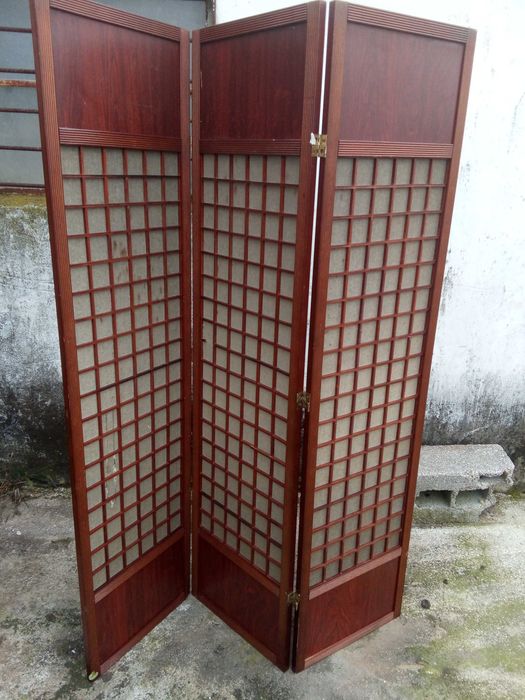 Biombo de 3 folhas em madeira e (papel de arroz??)