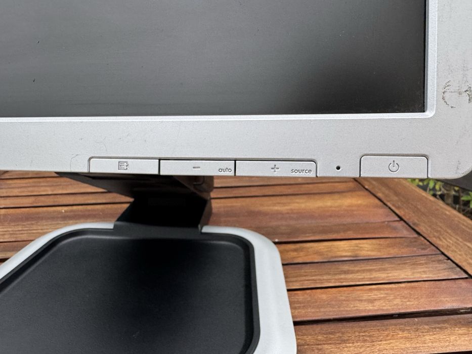 HP compaq LA1951g